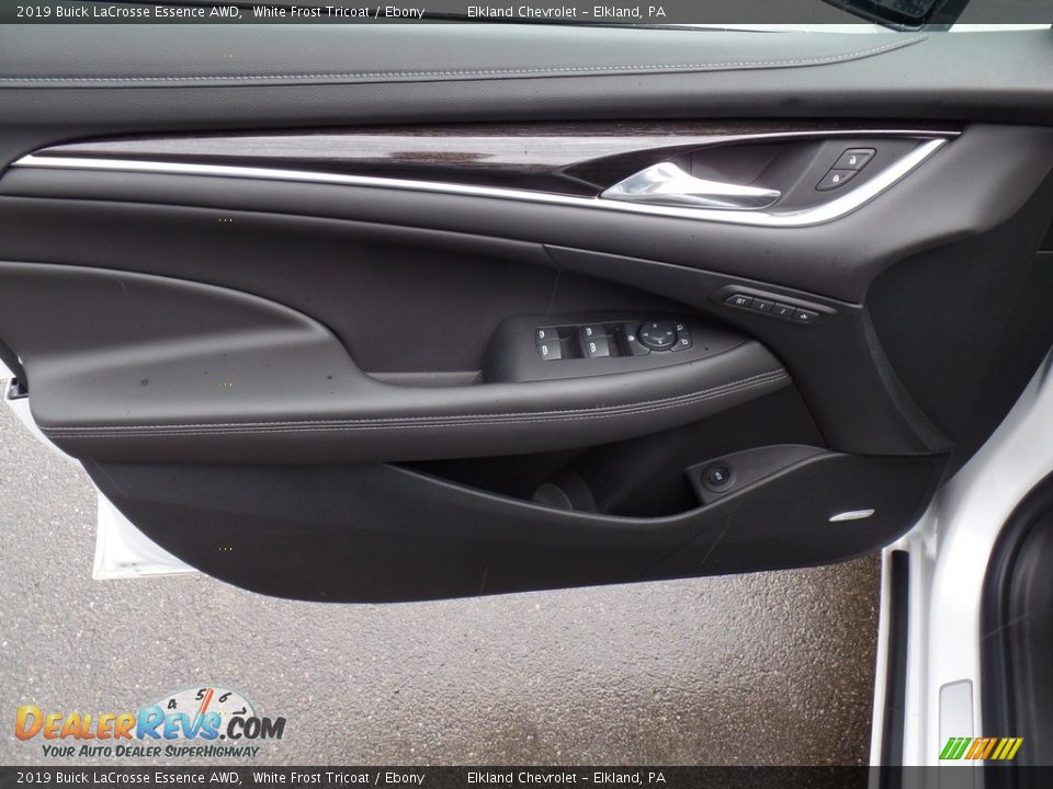 Door Panel of 2019 Buick LaCrosse Essence AWD Photo #12