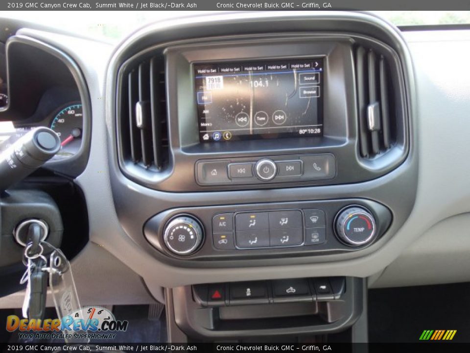Controls of 2019 GMC Canyon Crew Cab Photo #17