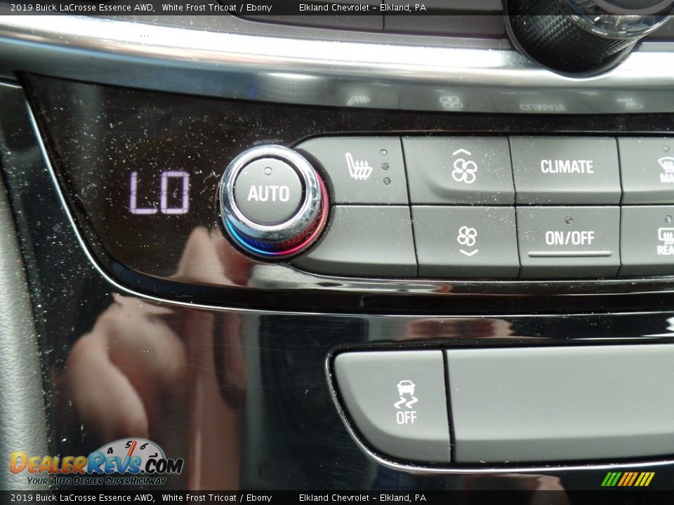 Controls of 2019 Buick LaCrosse Essence AWD Photo #28