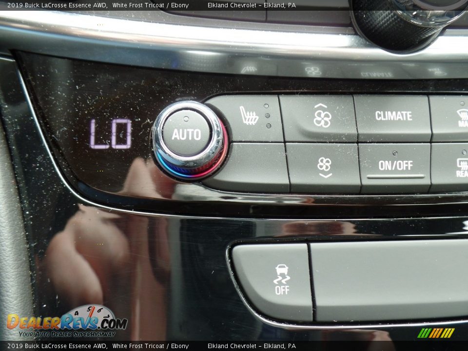 Controls of 2019 Buick LaCrosse Essence AWD Photo #28