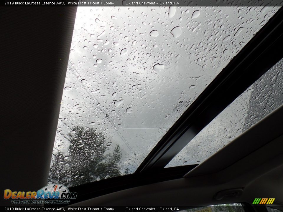 2019 Buick LaCrosse Essence AWD White Frost Tricoat / Ebony Photo #32
