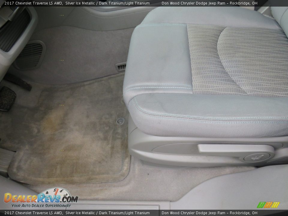 2017 Chevrolet Traverse LS AWD Silver Ice Metallic / Dark Titanium/Light Titanium Photo #18