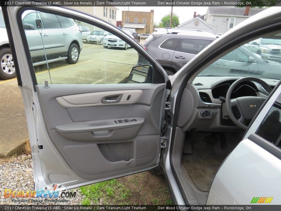 2017 Chevrolet Traverse LS AWD Silver Ice Metallic / Dark Titanium/Light Titanium Photo #28