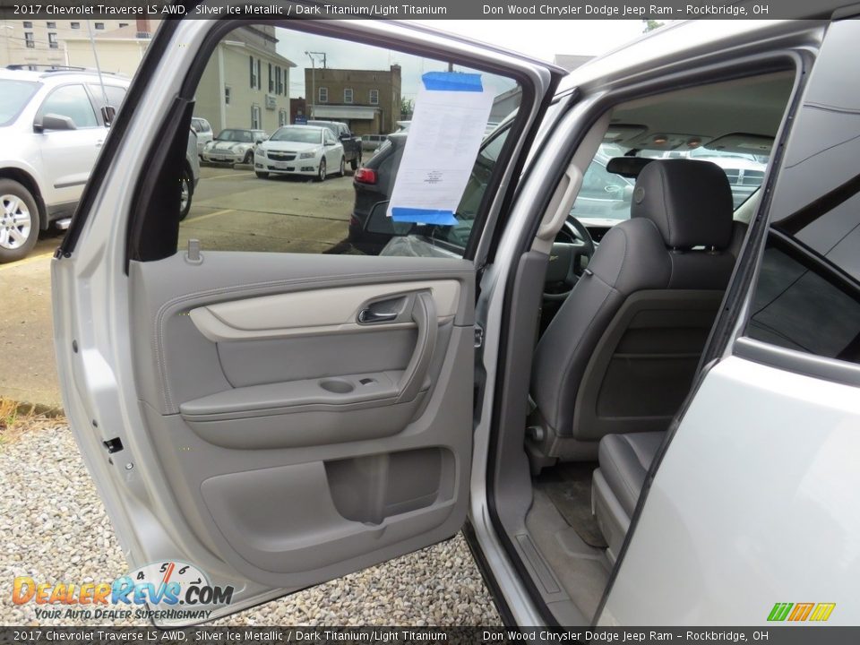 2017 Chevrolet Traverse LS AWD Silver Ice Metallic / Dark Titanium/Light Titanium Photo #29