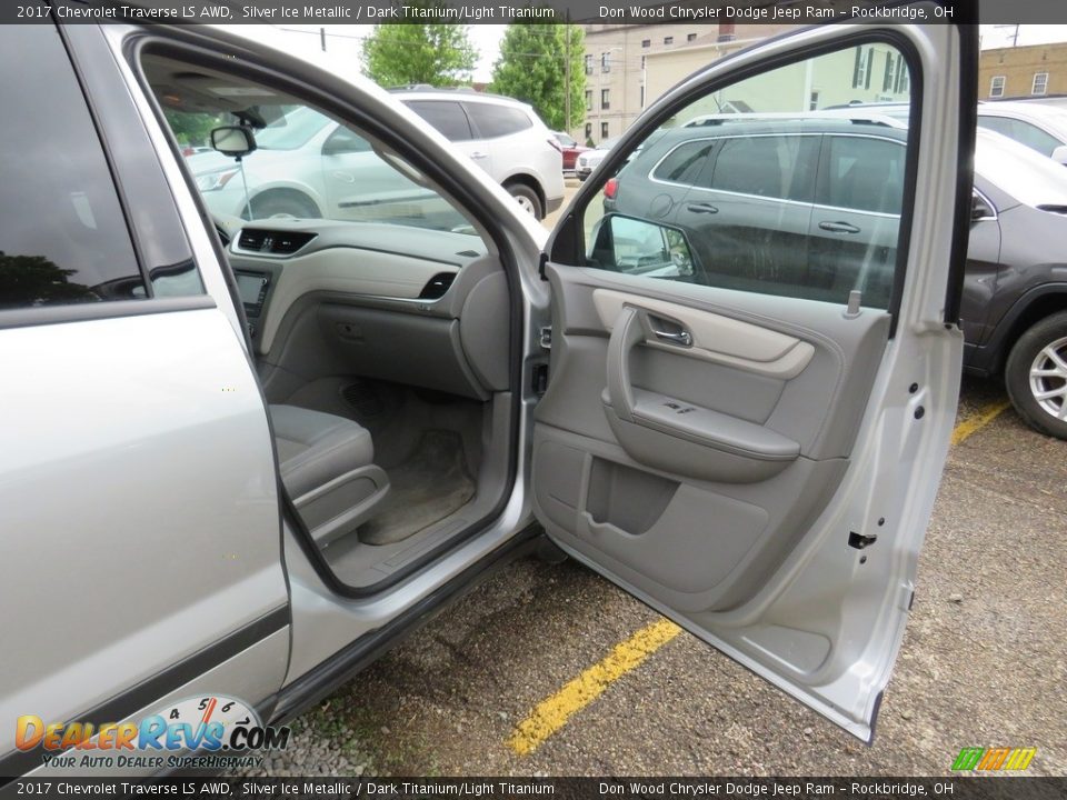 2017 Chevrolet Traverse LS AWD Silver Ice Metallic / Dark Titanium/Light Titanium Photo #35