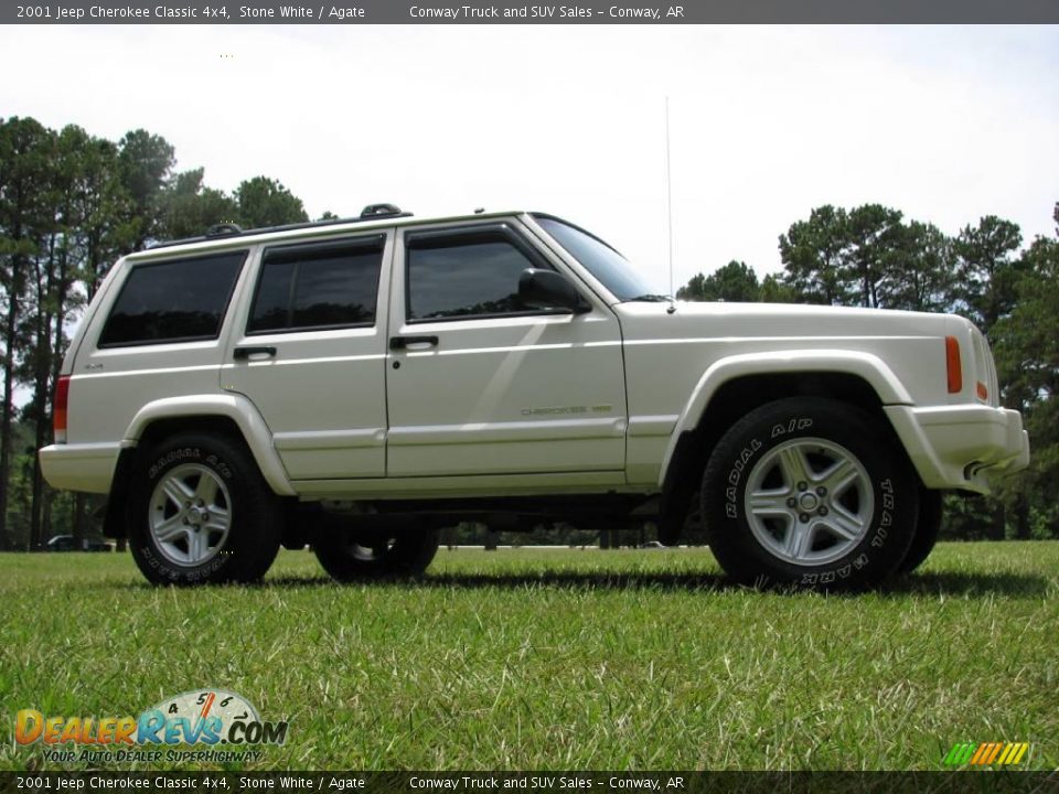2001 Jeep Cherokee Classic 4x4 Stone White / Agate Photo #5
