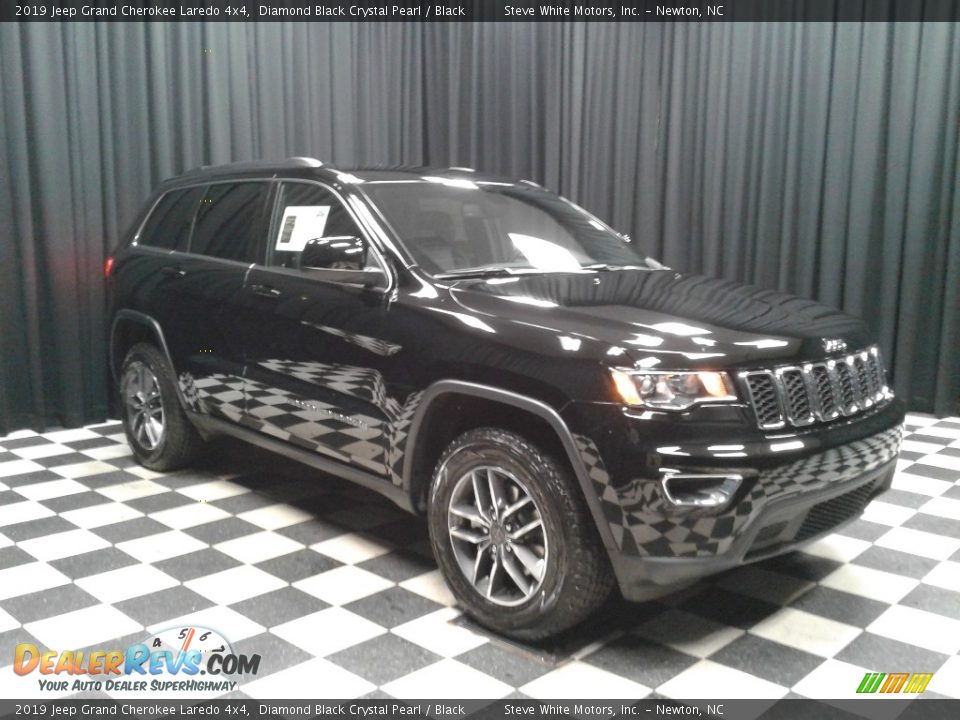 2019 Jeep Grand Cherokee Laredo 4x4 Diamond Black Crystal Pearl / Black Photo #4