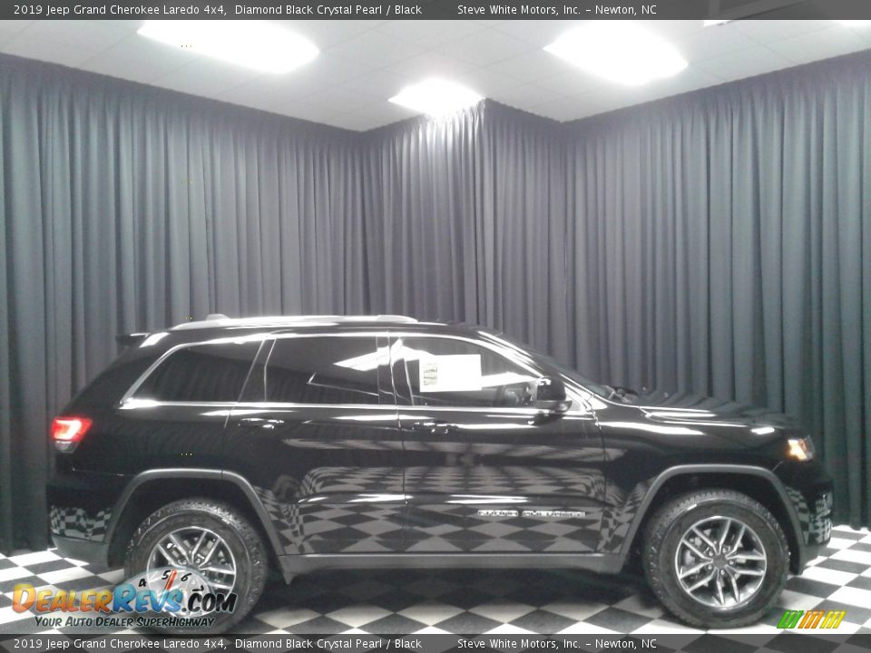 2019 Jeep Grand Cherokee Laredo 4x4 Diamond Black Crystal Pearl / Black Photo #5