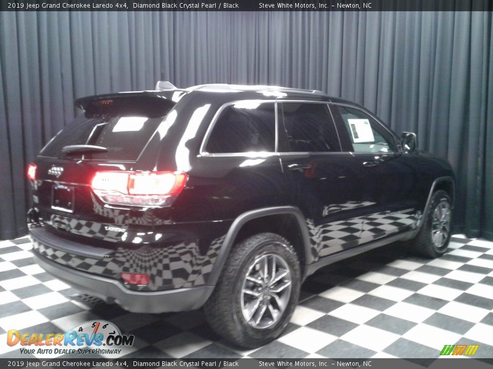 2019 Jeep Grand Cherokee Laredo 4x4 Diamond Black Crystal Pearl / Black Photo #6