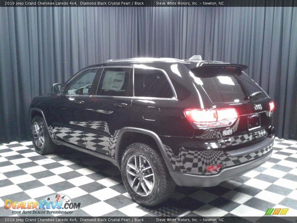 2019 Jeep Grand Cherokee Laredo 4x4 Diamond Black Crystal Pearl / Black Photo #8