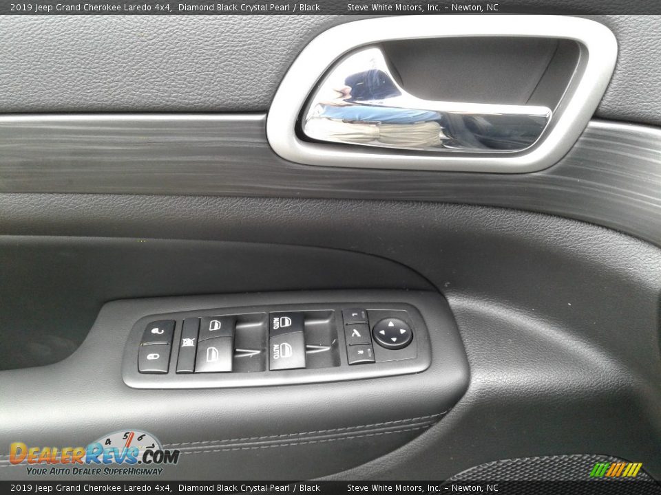 2019 Jeep Grand Cherokee Laredo 4x4 Diamond Black Crystal Pearl / Black Photo #9