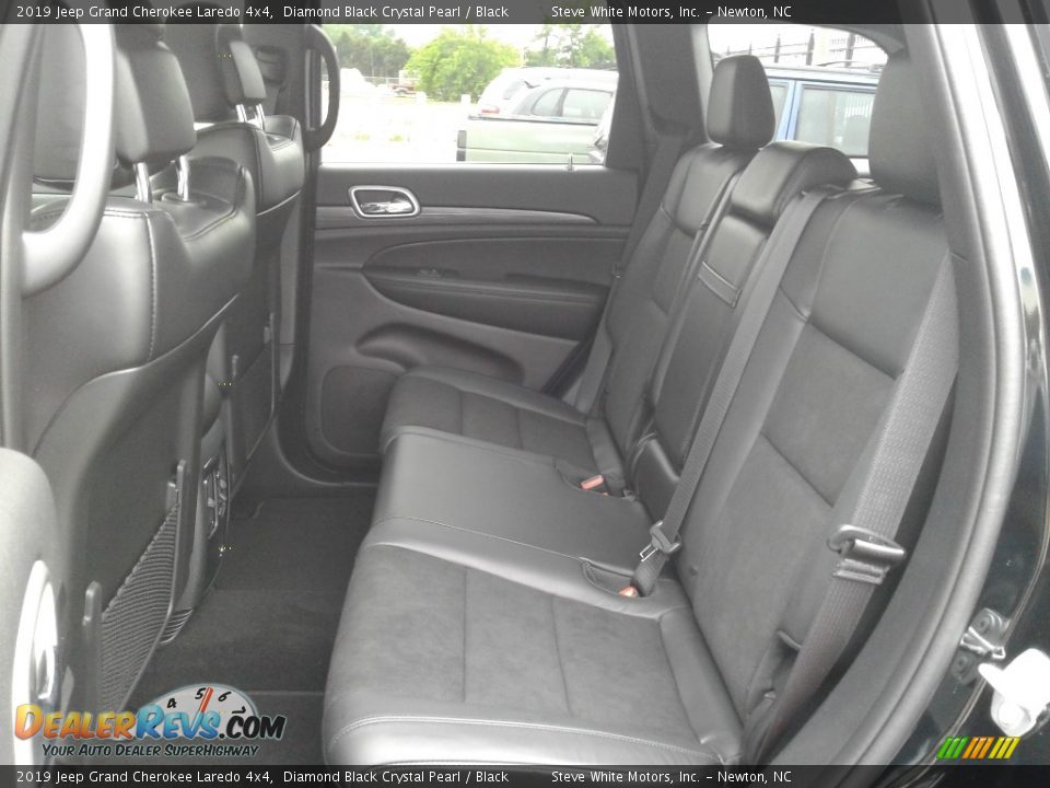 2019 Jeep Grand Cherokee Laredo 4x4 Diamond Black Crystal Pearl / Black Photo #11