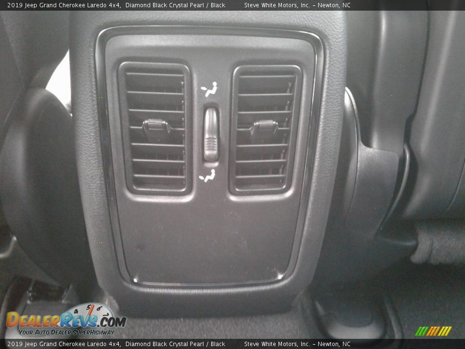 2019 Jeep Grand Cherokee Laredo 4x4 Diamond Black Crystal Pearl / Black Photo #15