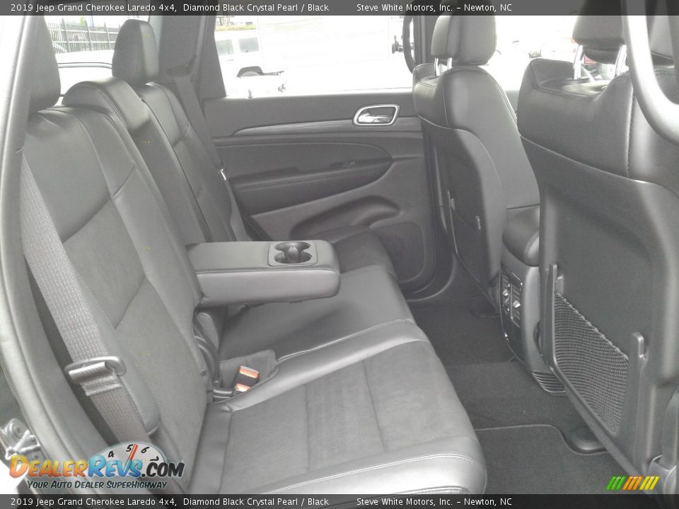 2019 Jeep Grand Cherokee Laredo 4x4 Diamond Black Crystal Pearl / Black Photo #16