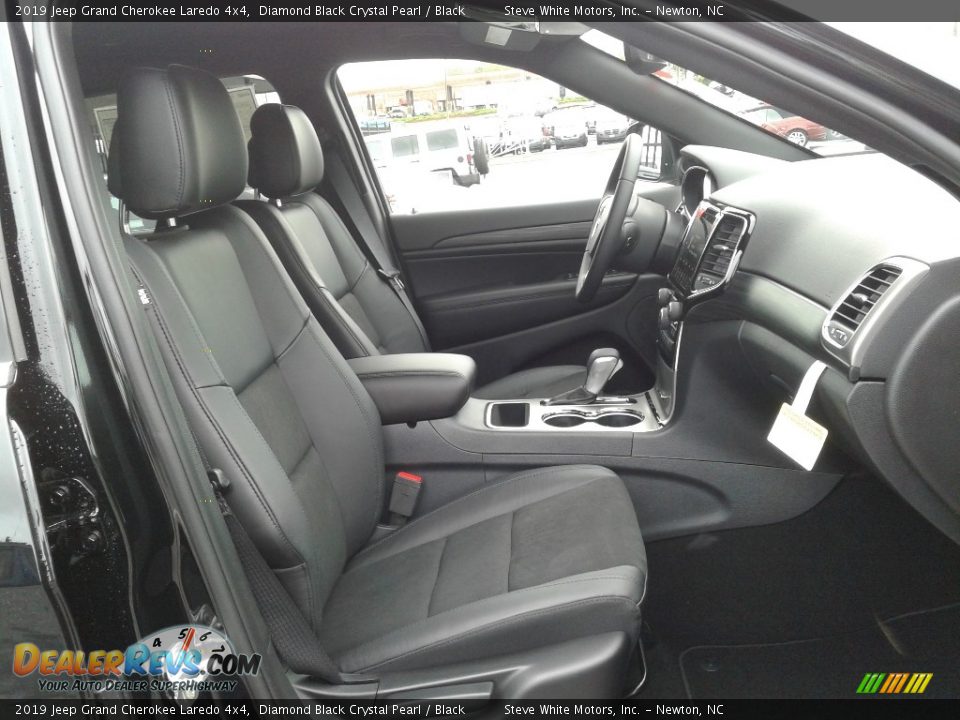 2019 Jeep Grand Cherokee Laredo 4x4 Diamond Black Crystal Pearl / Black Photo #17