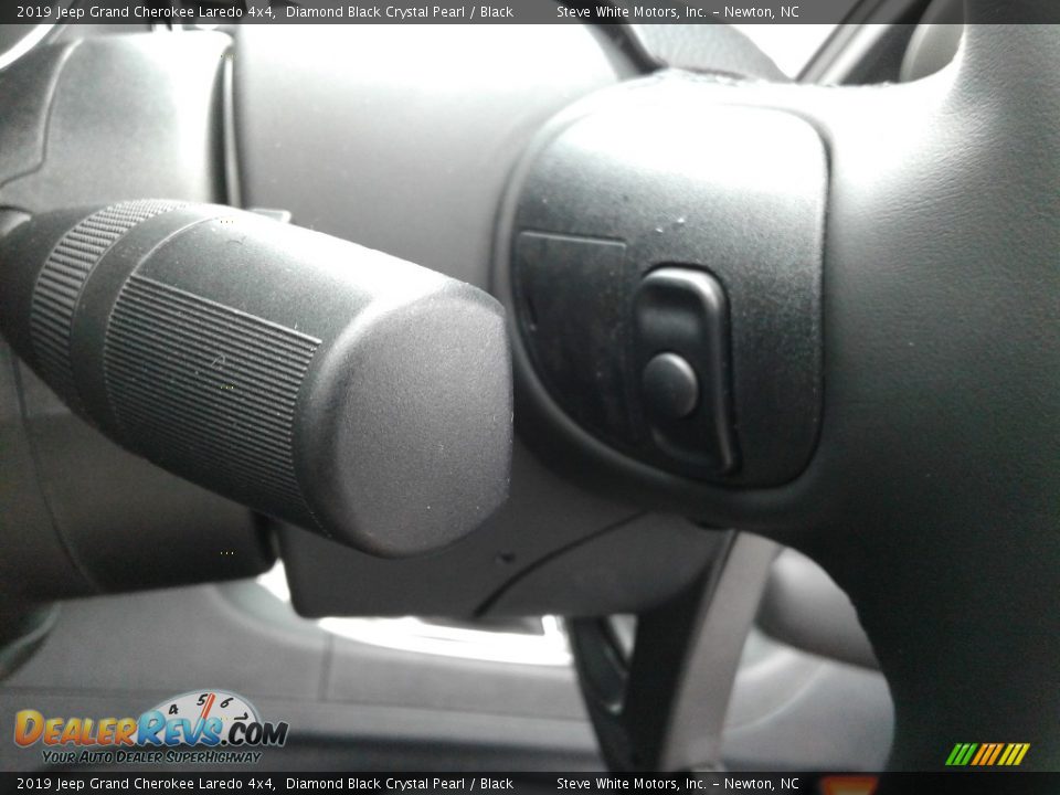 2019 Jeep Grand Cherokee Laredo 4x4 Diamond Black Crystal Pearl / Black Photo #18