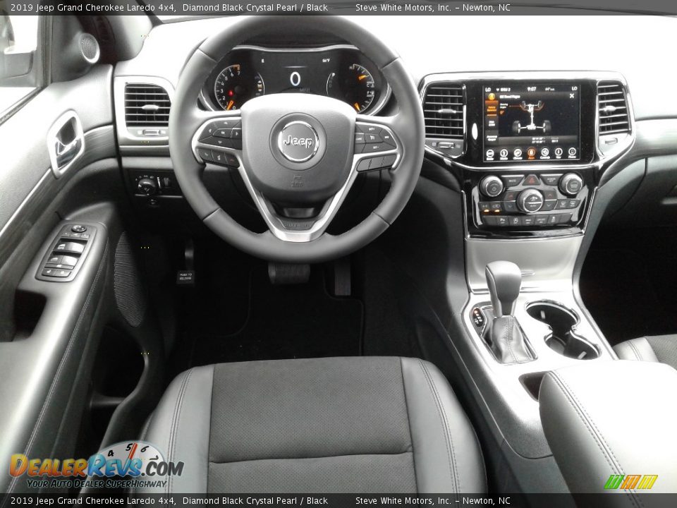 2019 Jeep Grand Cherokee Laredo 4x4 Diamond Black Crystal Pearl / Black Photo #34