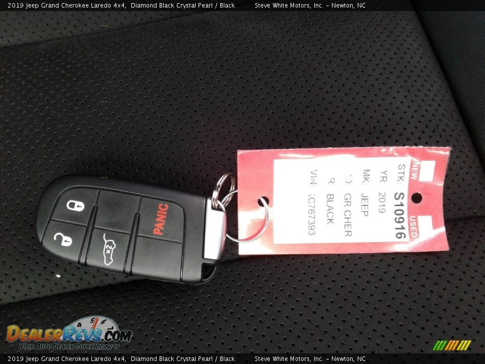 2019 Jeep Grand Cherokee Laredo 4x4 Diamond Black Crystal Pearl / Black Photo #35