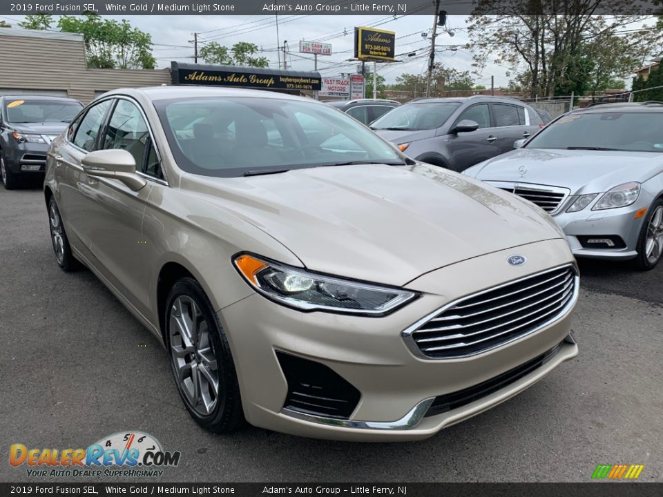 Front 3/4 View of 2019 Ford Fusion SEL Photo #3