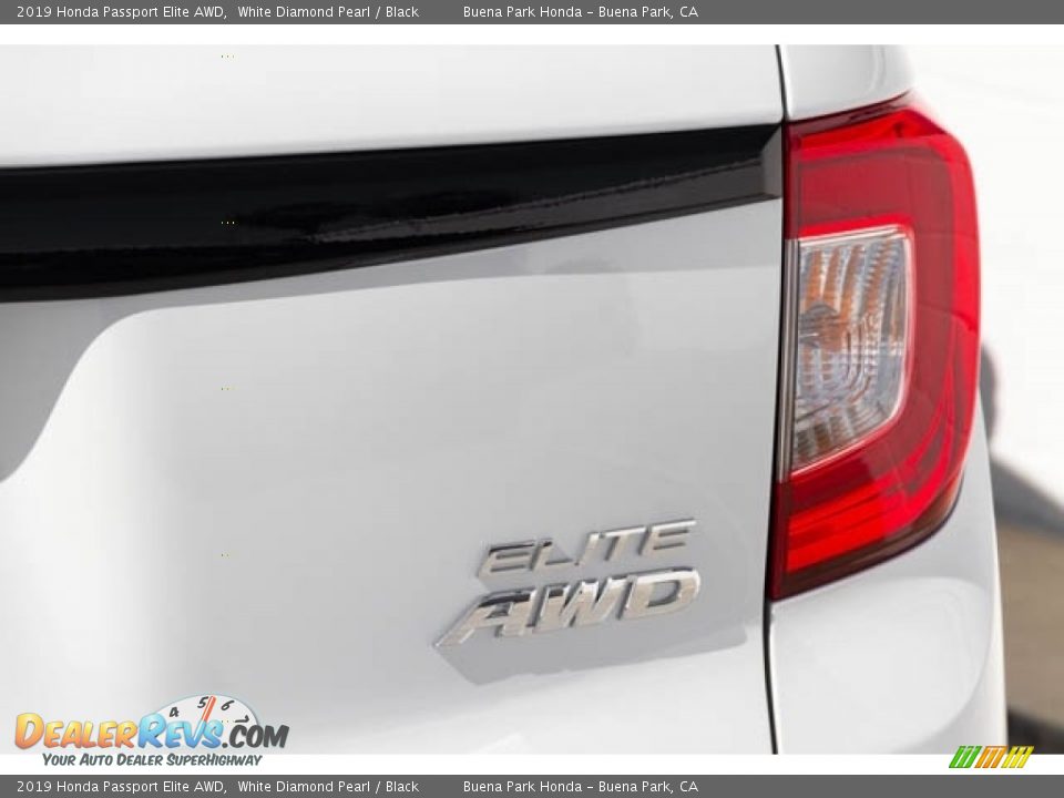 2019 Honda Passport Elite AWD White Diamond Pearl / Black Photo #7