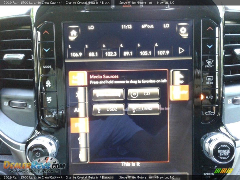 2019 Ram 1500 Laramie Crew Cab 4x4 Granite Crystal Metallic / Black Photo #23