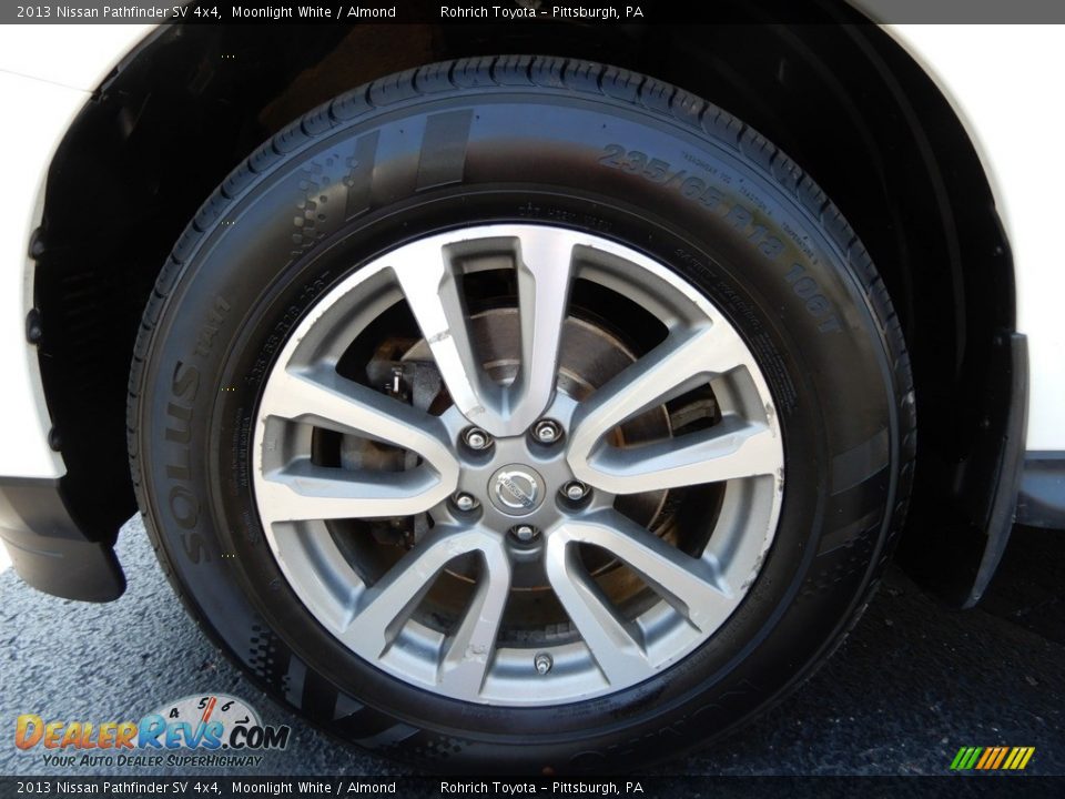 2013 Nissan Pathfinder SV 4x4 Moonlight White / Almond Photo #19