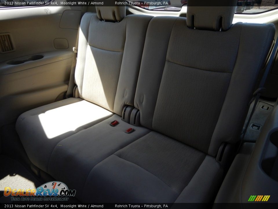 2013 Nissan Pathfinder SV 4x4 Moonlight White / Almond Photo #20
