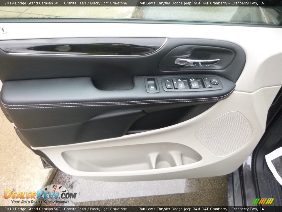 2019 Dodge Grand Caravan SXT Granite Pearl / Black/Light Graystone Photo #14