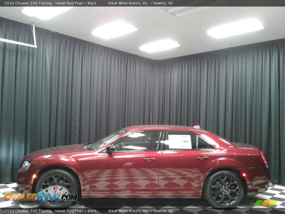 2019 Chrysler 300 Touring Velvet Red Pearl / Black Photo #1