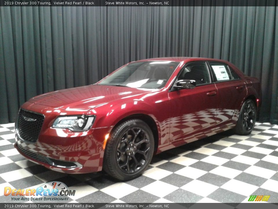 2019 Chrysler 300 Touring Velvet Red Pearl / Black Photo #2