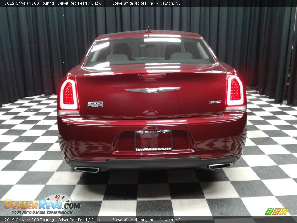 2019 Chrysler 300 Touring Velvet Red Pearl / Black Photo #7