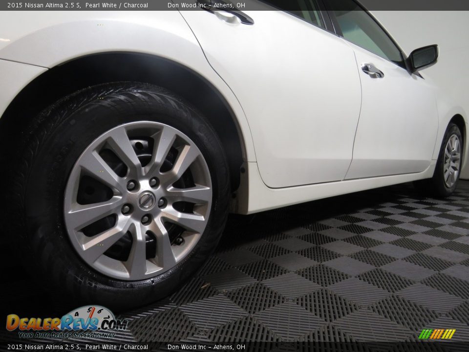 2015 Nissan Altima 2.5 S Pearl White / Charcoal Photo #15