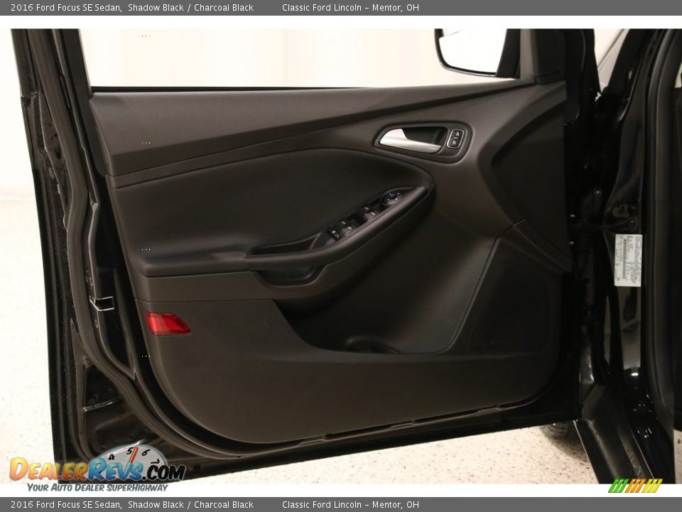 2016 Ford Focus SE Sedan Shadow Black / Charcoal Black Photo #4
