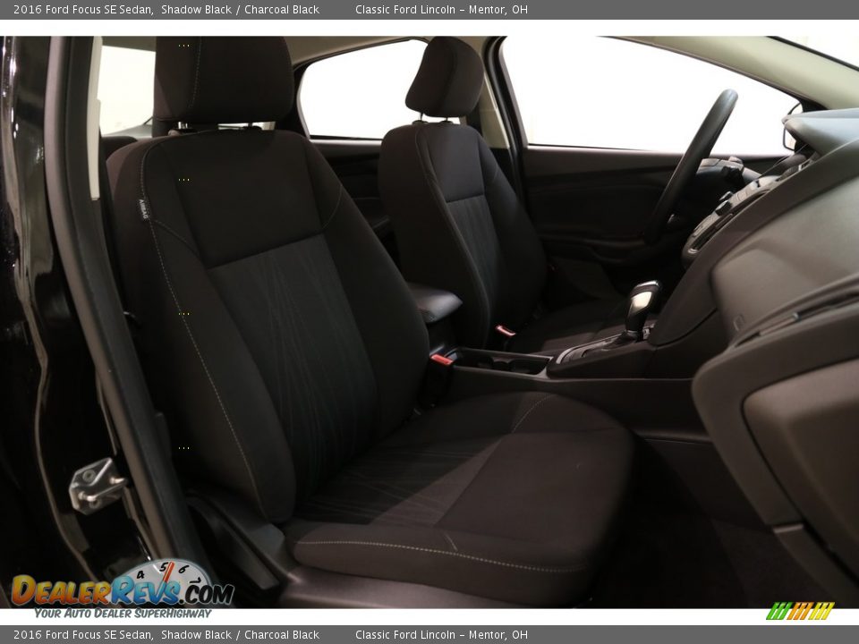 2016 Ford Focus SE Sedan Shadow Black / Charcoal Black Photo #12