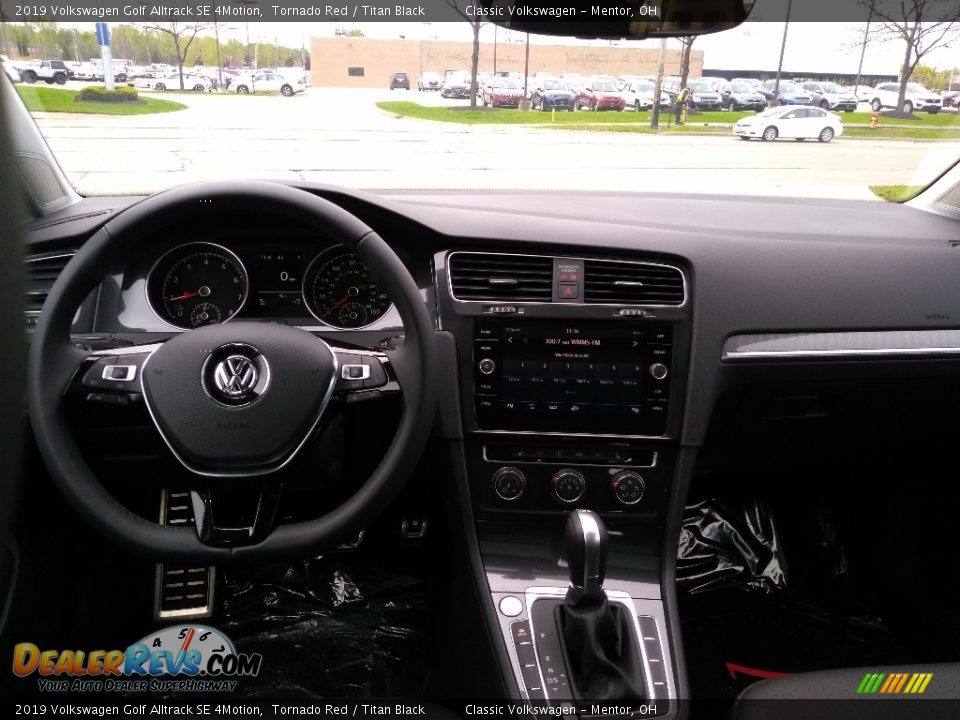 Dashboard of 2019 Volkswagen Golf Alltrack SE 4Motion Photo #5