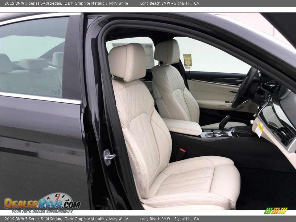 2019 BMW 5 Series 540i Sedan Dark Graphite Metallic / Ivory White Photo #2