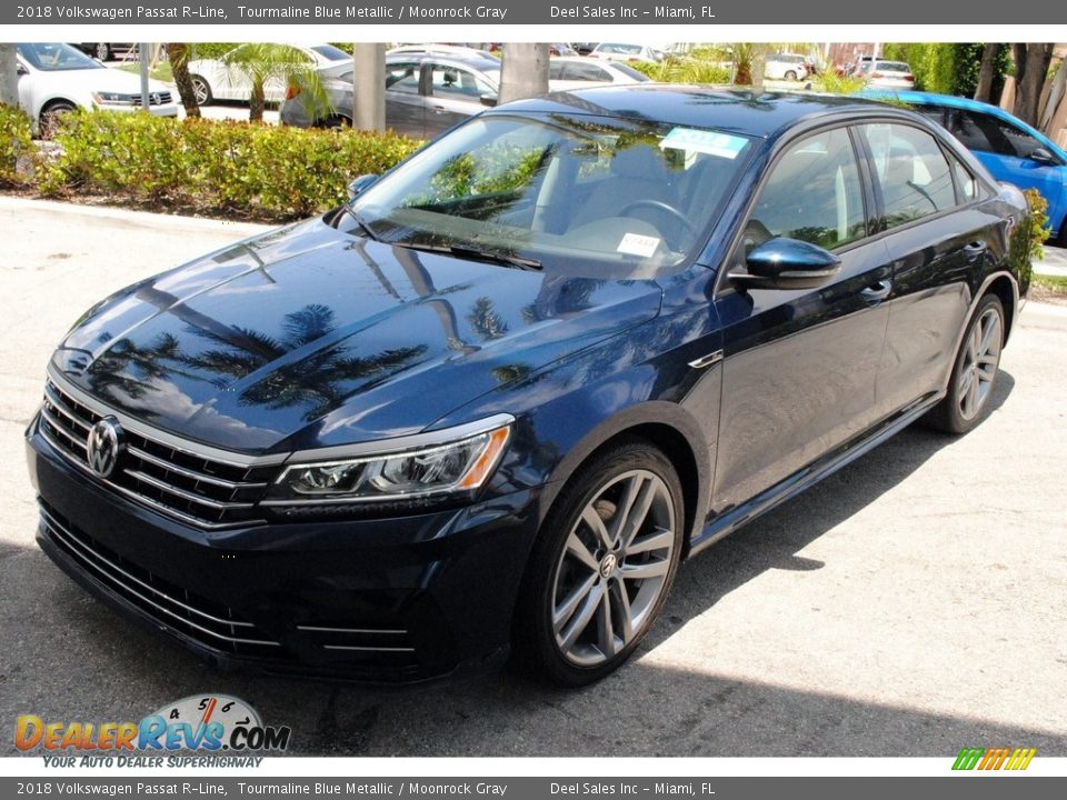 2018 Volkswagen Passat R-Line Tourmaline Blue Metallic / Moonrock Gray Photo #4