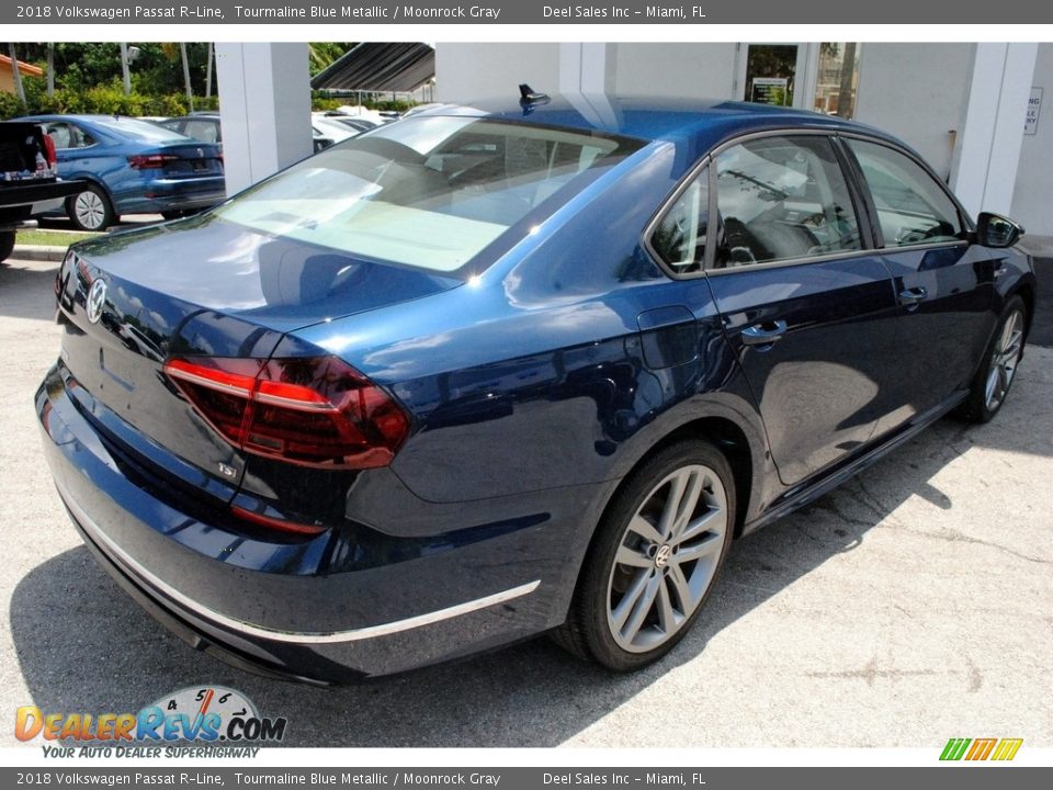 2018 Volkswagen Passat R-Line Tourmaline Blue Metallic / Moonrock Gray Photo #8