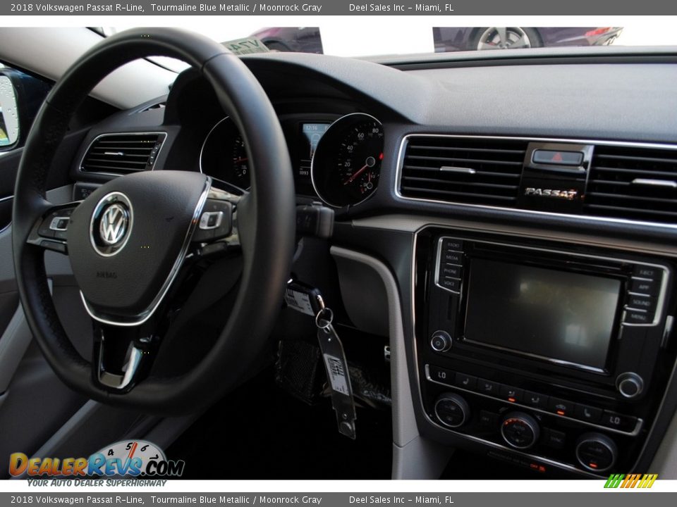 2018 Volkswagen Passat R-Line Tourmaline Blue Metallic / Moonrock Gray Photo #19