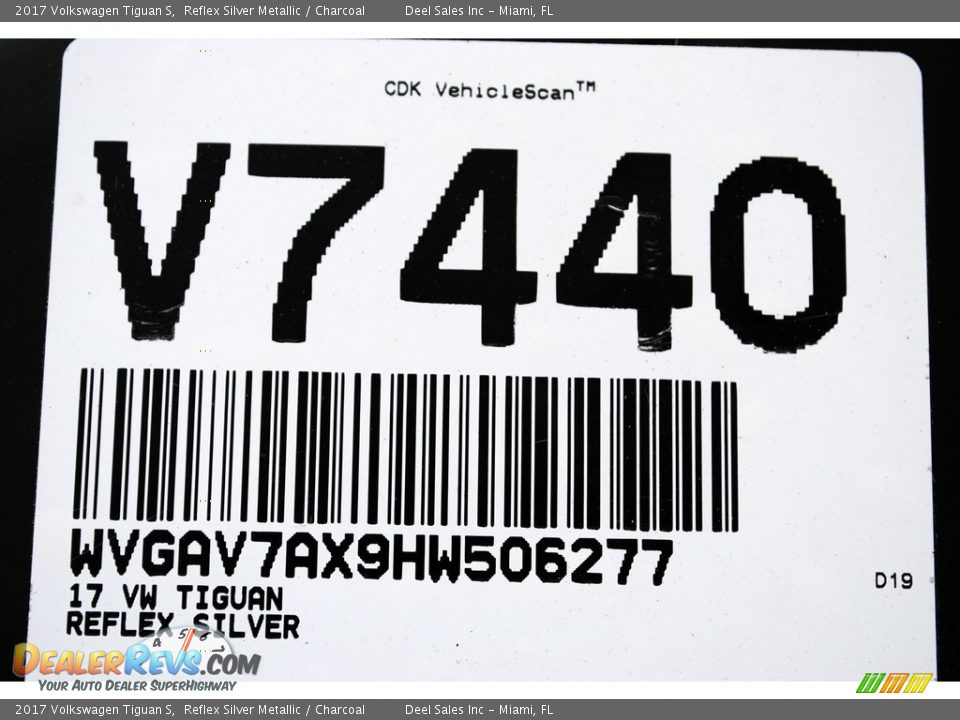 2017 Volkswagen Tiguan S Reflex Silver Metallic / Charcoal Photo #20