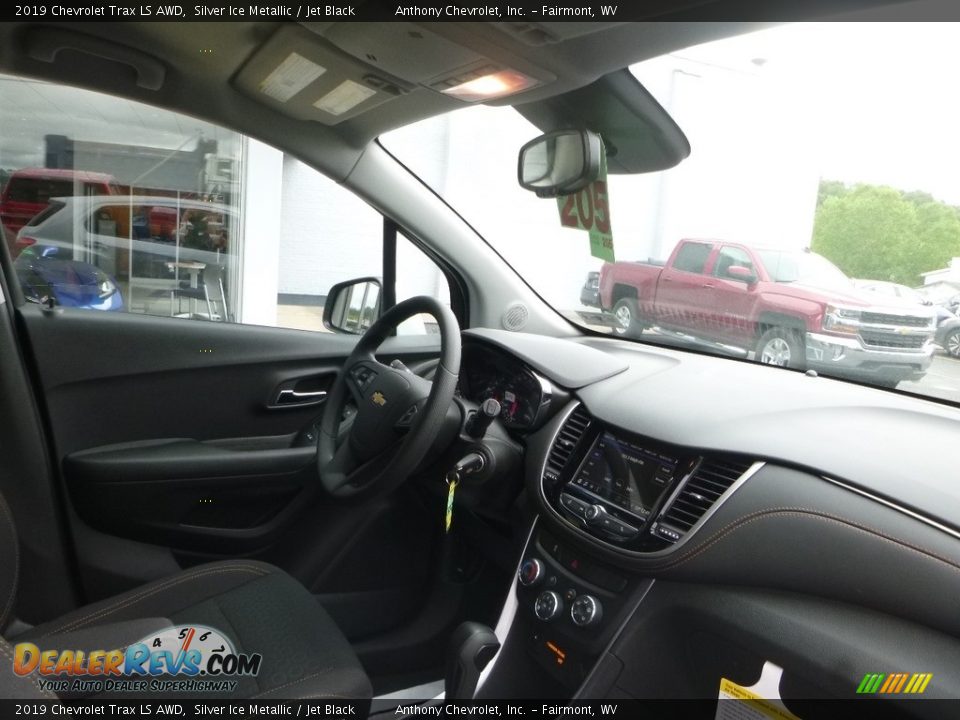 2019 Chevrolet Trax LS AWD Silver Ice Metallic / Jet Black Photo #11