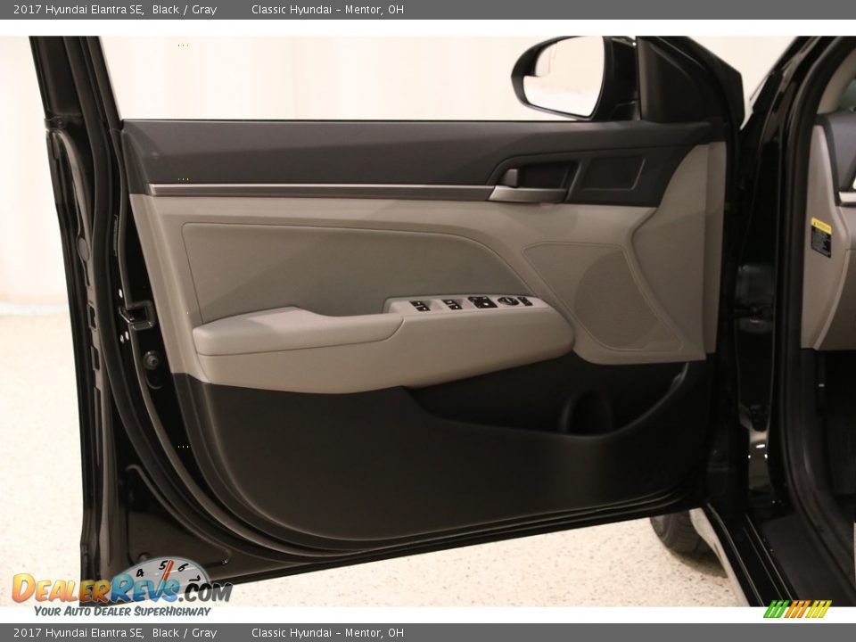 2017 Hyundai Elantra SE Black / Gray Photo #4