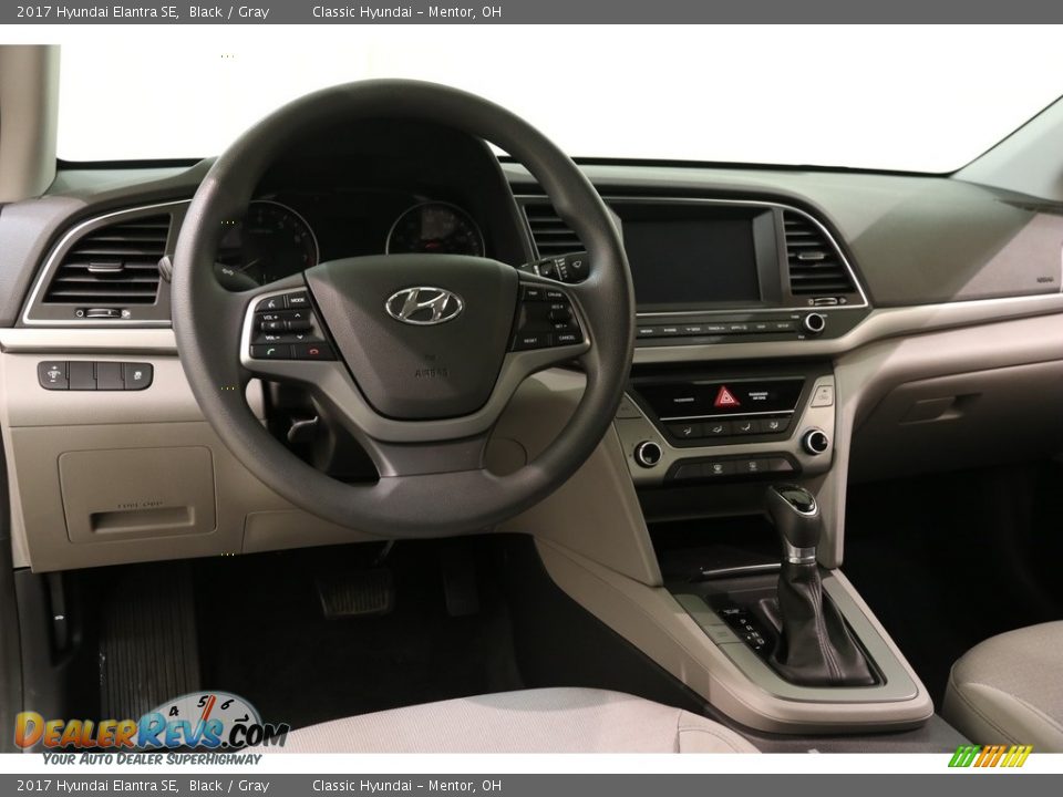 2017 Hyundai Elantra SE Black / Gray Photo #6