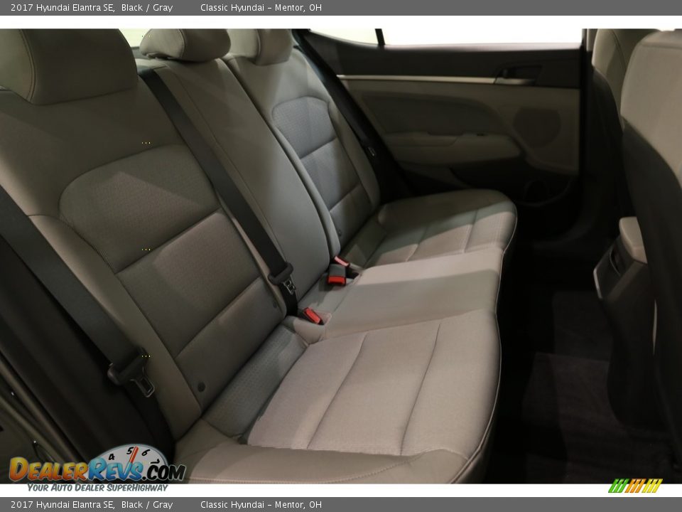 2017 Hyundai Elantra SE Black / Gray Photo #16
