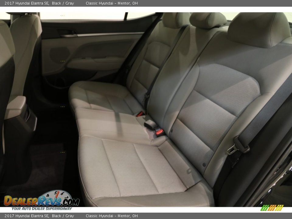 2017 Hyundai Elantra SE Black / Gray Photo #17