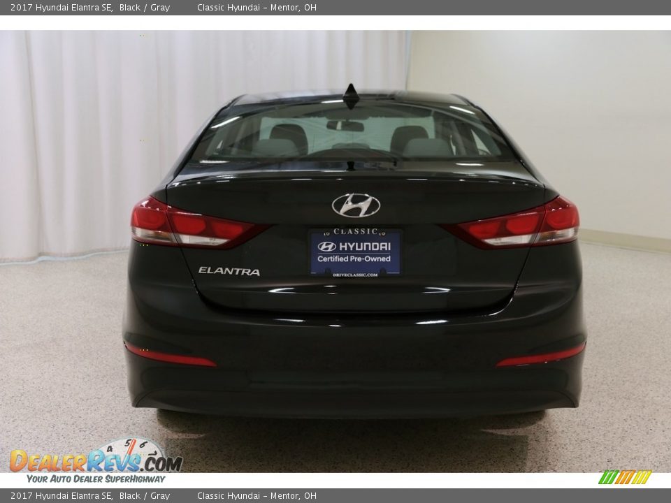 2017 Hyundai Elantra SE Black / Gray Photo #18