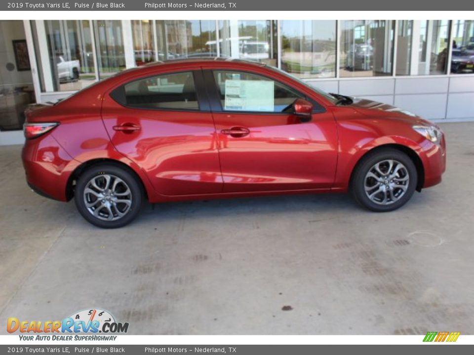 2019 Toyota Yaris LE Pulse / Blue Black Photo #9