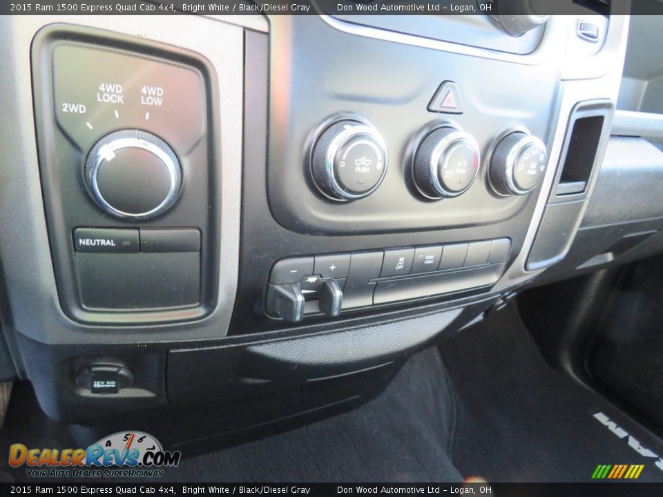 2015 Ram 1500 Express Quad Cab 4x4 Bright White / Black/Diesel Gray Photo #25