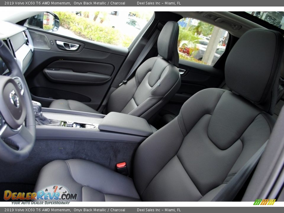 Front Seat of 2019 Volvo XC60 T6 AWD Momentum Photo #13