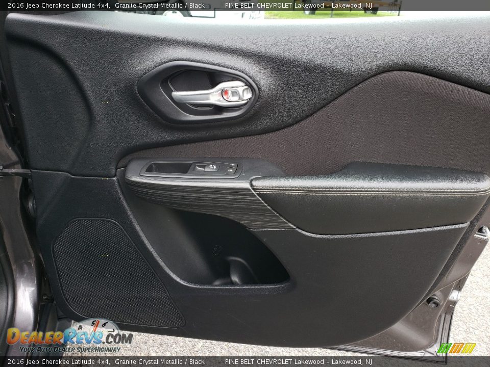 2016 Jeep Cherokee Latitude 4x4 Granite Crystal Metallic / Black Photo #10